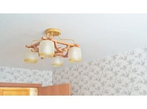 Бесшовный сатиновый натяжной потолок в спальне 11 м2