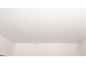 Матовый натяжной потолок в спальню 11,4 м2