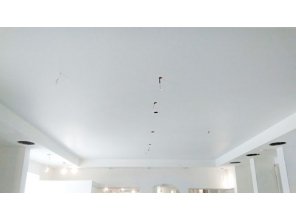 Бесшовный сатиновый натяжной потолок в офис 26,9 м2