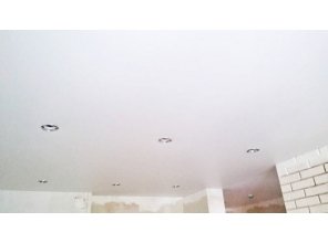 Матовый натяжной потолок в квартире 18,8 м2