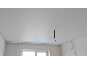 Бесшовный матовый натяжной потолок на кухню 11,2 м2