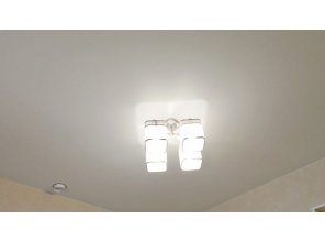 Бесшовный сатиновый натяжной потолок на кухню 8,3 м2