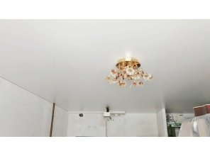Бесшовный сатиновый натяжной потолок в квартиру 24,1 м2