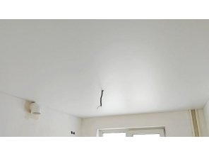 Бесшовный сатиновый натяжной потолок на кухню 6,7 м2