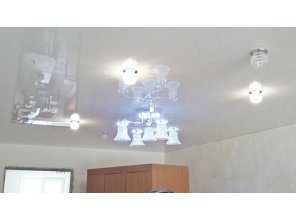 Бесшовный глянцевый натяжной потолок в квартиру 16,9 м2