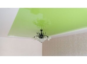 Монтаж потолка в гостиной 20 м2 с использованием пленки VIPCEILING серии MONLANGE L9068 (3.50)