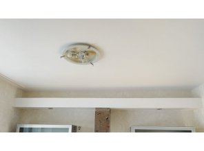 Бесшовный сатиновый натяжной потолок на кухню 8,5 м2