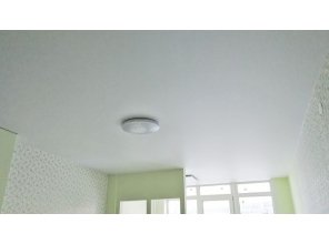 Бесшовный матовый натяжной потолок в спальню 19,1 м2