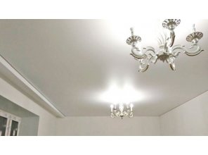 Бесшовный матовый натяжной потолок для зала 24,9 м2