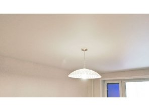 Бесшовный сатиновый натяжной потолок в спальне 13,2 м2