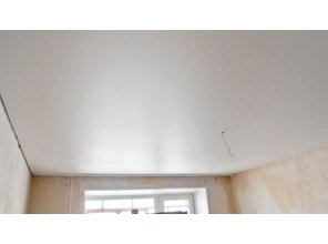 Бесшовный матовый натяжной потолок для зала 15,7 м2