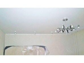 Бесшовный матовый натяжной потолок в гостиную 18,2 м2