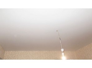 Матовый натяжной потолок в прихожей 20,2 м2