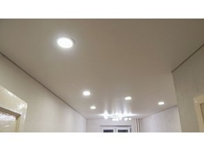 Бесшовный матовый натяжной потолок в спальню 13 м2