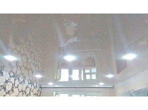 Бесшовный матовый натяжной потолок в гостиную 17,5 м2