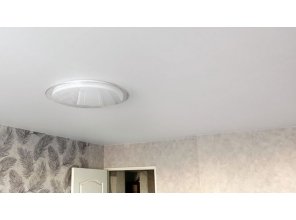 Монтаж потолка в спальне 12 м2 с использованием пленки VIPCEILING серии MONLANGE M9001 (3.25)