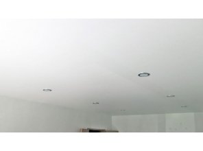 Монтаж потолка в гостиной 17 м2 с использованием пленки VIPCEILING серии MONLANGE M9001 (3.25)