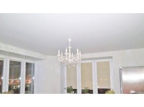 Бесшовный матовый натяжной потолок на кухню 14,1 м2