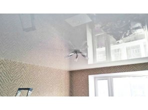 Бесшовный глянцевый натяжной потолок для зала 18,9 м2