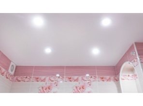 Бесшовный матовый натяжной потолок в ванную 2,7 м2