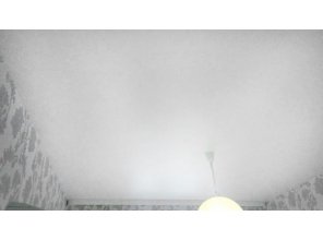 Бесшовный матовый натяжной потолок на кухню 11,8 м2