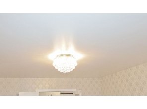 Бесшовный сатиновый натяжной потолок для зала 17,2 м2