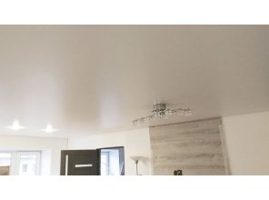 Бесшовный матовый натяжной потолок в квартиру 10,9 м2