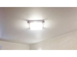 Бесшовный матовый натяжной потолок в деревянном доме 23,1 м2