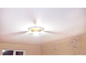 Бесшовный сатиновый натяжной потолок для зала 17,5 м2