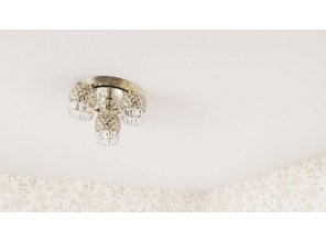 Матовый натяжной потолок в гостиную 18,7 м2