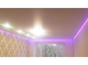 Парящий натяжной потолок в гостиную 16,8 м2