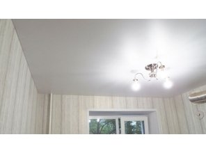 Бесшовный сатиновый натяжной потолок на кухню 6,3 м2