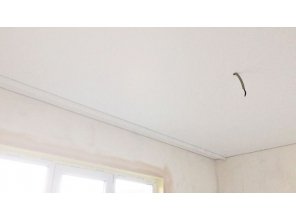 Бесшовный матовый натяжной потолок в спальню 10,7 м2