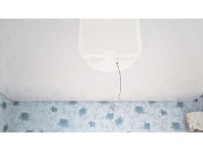 Бесшовный глянцевый натяжной потолок в спальню 7,5 м2