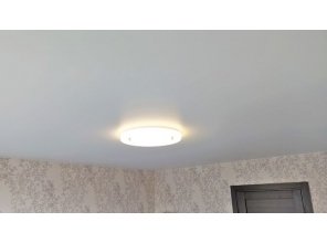 Монтаж потолка в спальне 13 м2 с использованием пленки VIPCEILING серии MONLANGE M9001 (3.50)