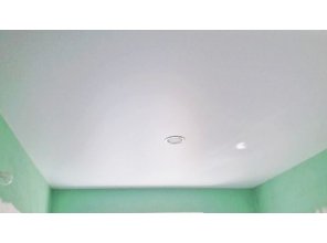 Бесшовный сатиновый натяжной потолок на кухню 8,9 м2