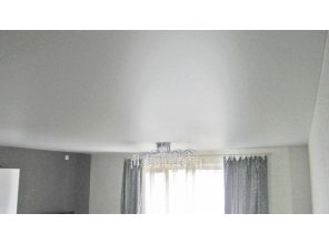 Бесшовный матовый натяжной потолок в квартиру 25 м2