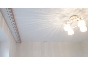 Бесшовный глянцевый натяжной потолок на кухню 9,2 м2