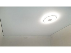 Монтаж потолка в спальне 11 м2 с использованием пленки VIPCEILING серии MONLANGE M9001 (3.25)