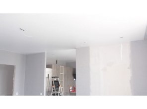 Бесшовный матовый натяжной потолок в квартиру 27,3 м2