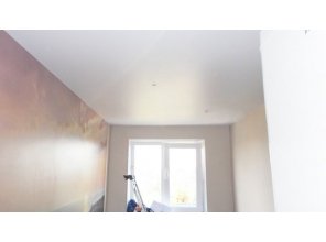 Бесшовный сатиновый натяжной потолок на кухню 7,8 м2