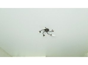 Бесшовный сатиновый натяжной потолок на кухню 15,7 м2