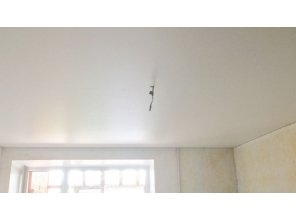 Матовый натяжной потолок в гостиную 17,8 м2