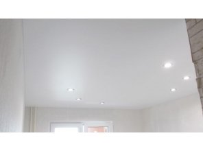Бесшовный матовый натяжной потолок в квартире 7,2 м2