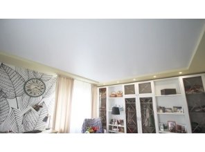 Бесшовный матовый натяжной потолок в спальню 13,6 м2