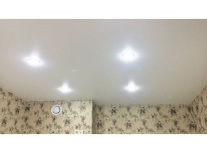 Монтаж потолка на кухне 11 м2 с использованием пленки VIPCEILING серии MONLANGE M9001 (3.25)