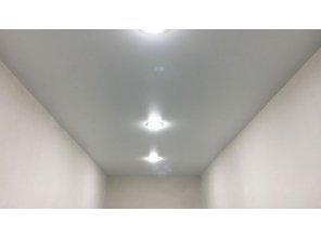 Монтаж потолка в прихожей 6 м2 с использованием пленки VIPCEILING серии MONLANGE M9001 (2.15)