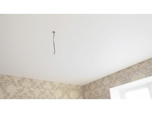 Бесшовный матовый натяжной потолок в спальню 13,4 м2