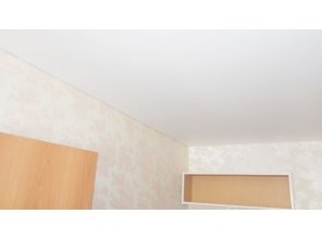 Бесшовный матовый натяжной потолок в спальню 11,1 м2