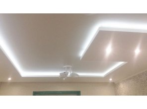 Бесшовный матовый натяжной потолок на кухню 8,1 м2